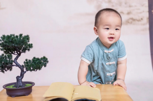 永兴宝宝抓耳朵是什么原因